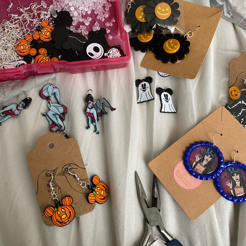 Handmade Mickey Mouse Jack-o-lantern earrings. sterling silver hook. - Picture 3 of 4